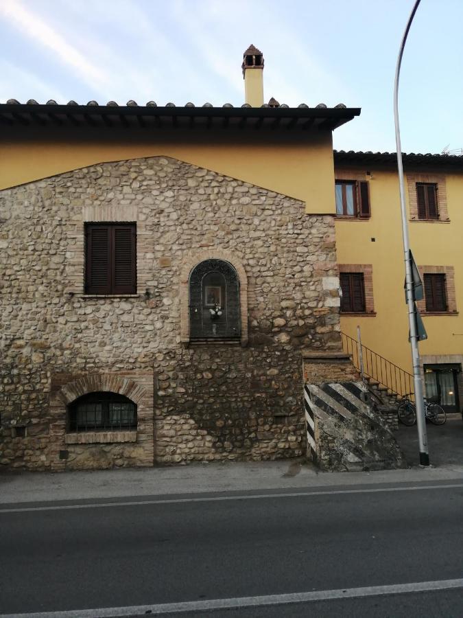 Sulle Orme Di Francesco Appartamento Blu Bastia Umbra Exterior photo